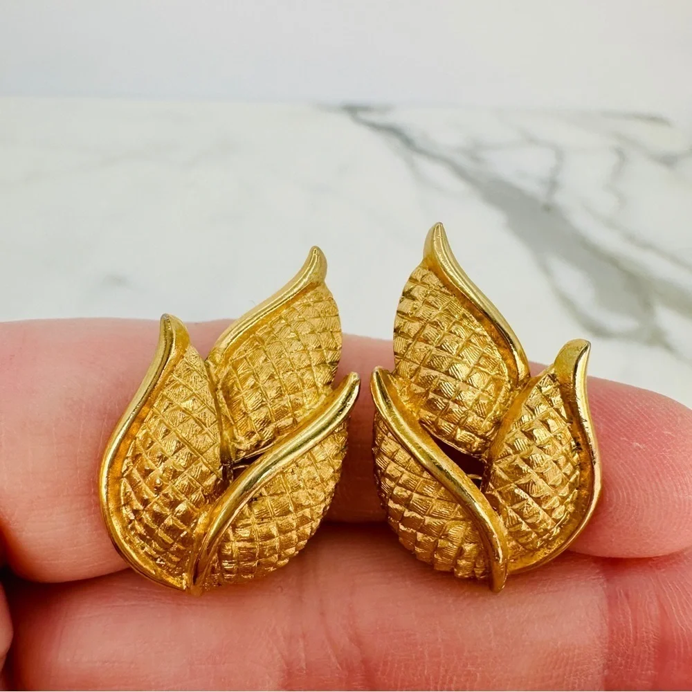 Vintage Coro Clip Leaf Earrings Signed Gold Tone Flame Mid Century 1960s Estate